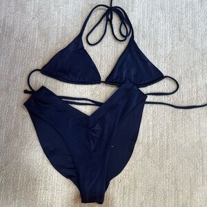 OneOne Swimwear•• NWOT•• Medium top & bottom.